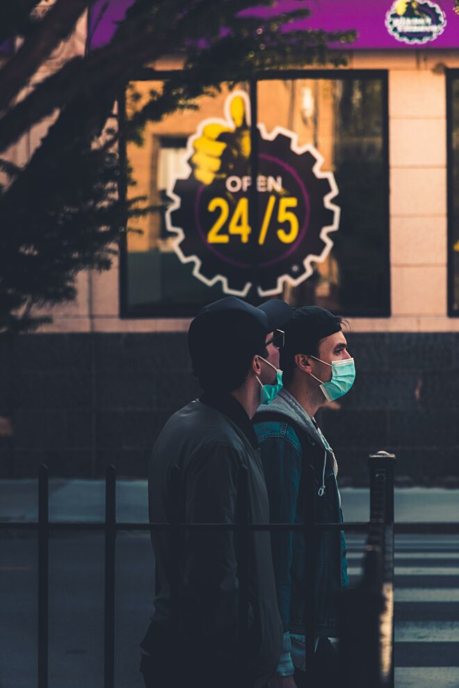 Students walking on the street and wearing mouthmasks.